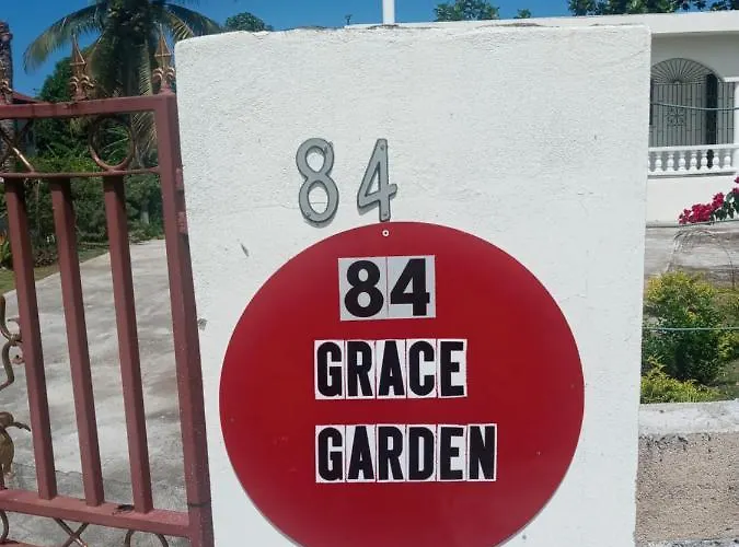 Bed & Breakfast Grace Garden By Eminence Ent